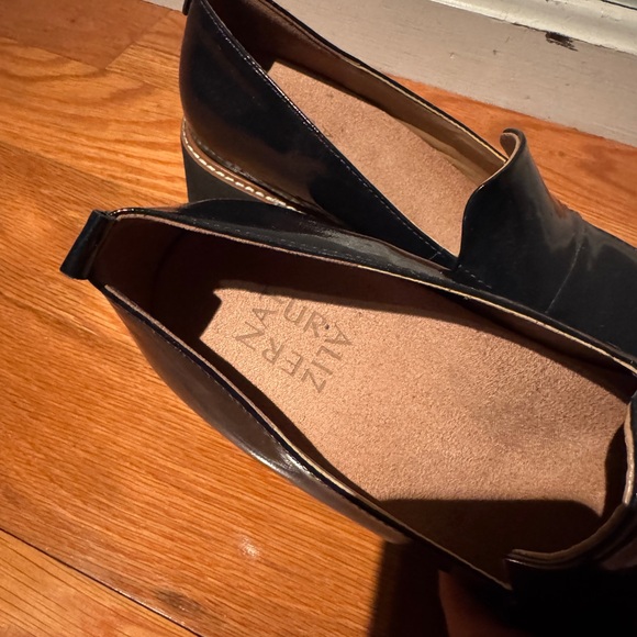 Naturalizer Navy Women's Loafers - Picture 2 of 2